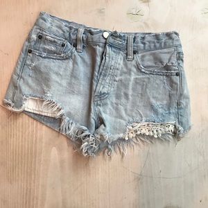 🎉HP🎉Free People Button-fly Cheeky Jean Shorts. 26